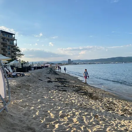 Rainbow 3-103 Cozy Sunny Apartment